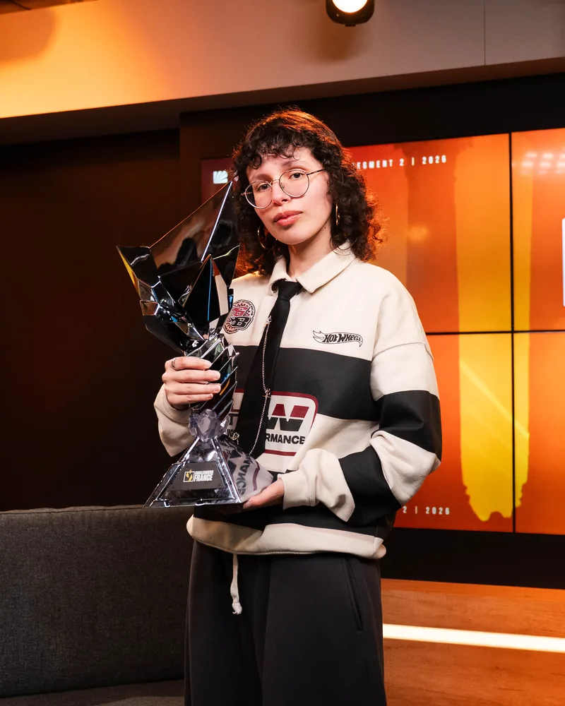 Flora avec le trophée Challengers France